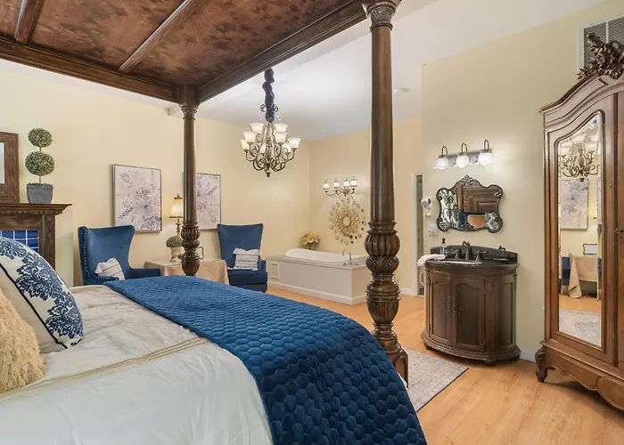 Beland Mansion-Royal Crown Suite!