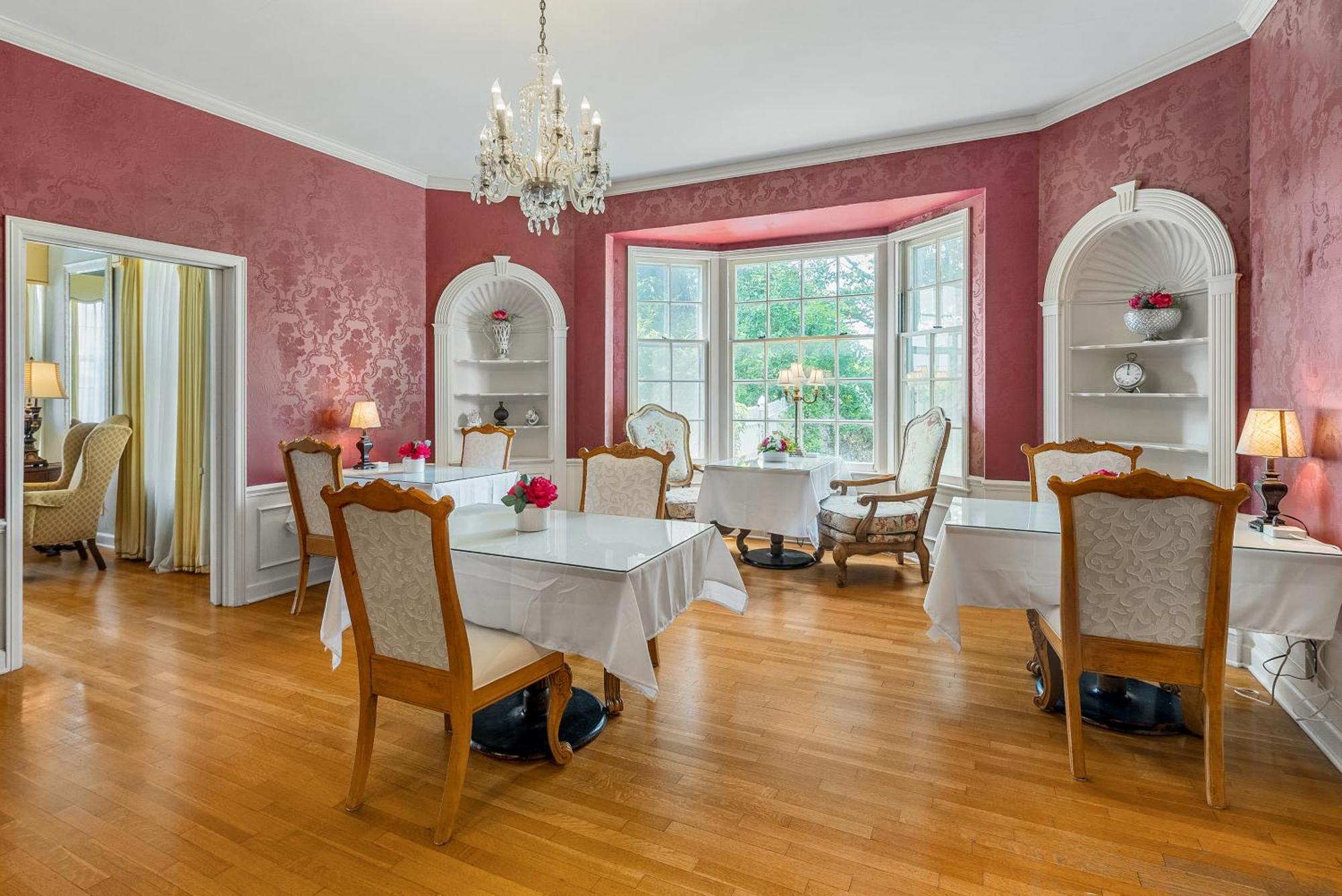 Beland Mansion-royal Crown Suite! Holiday home Fort Smith