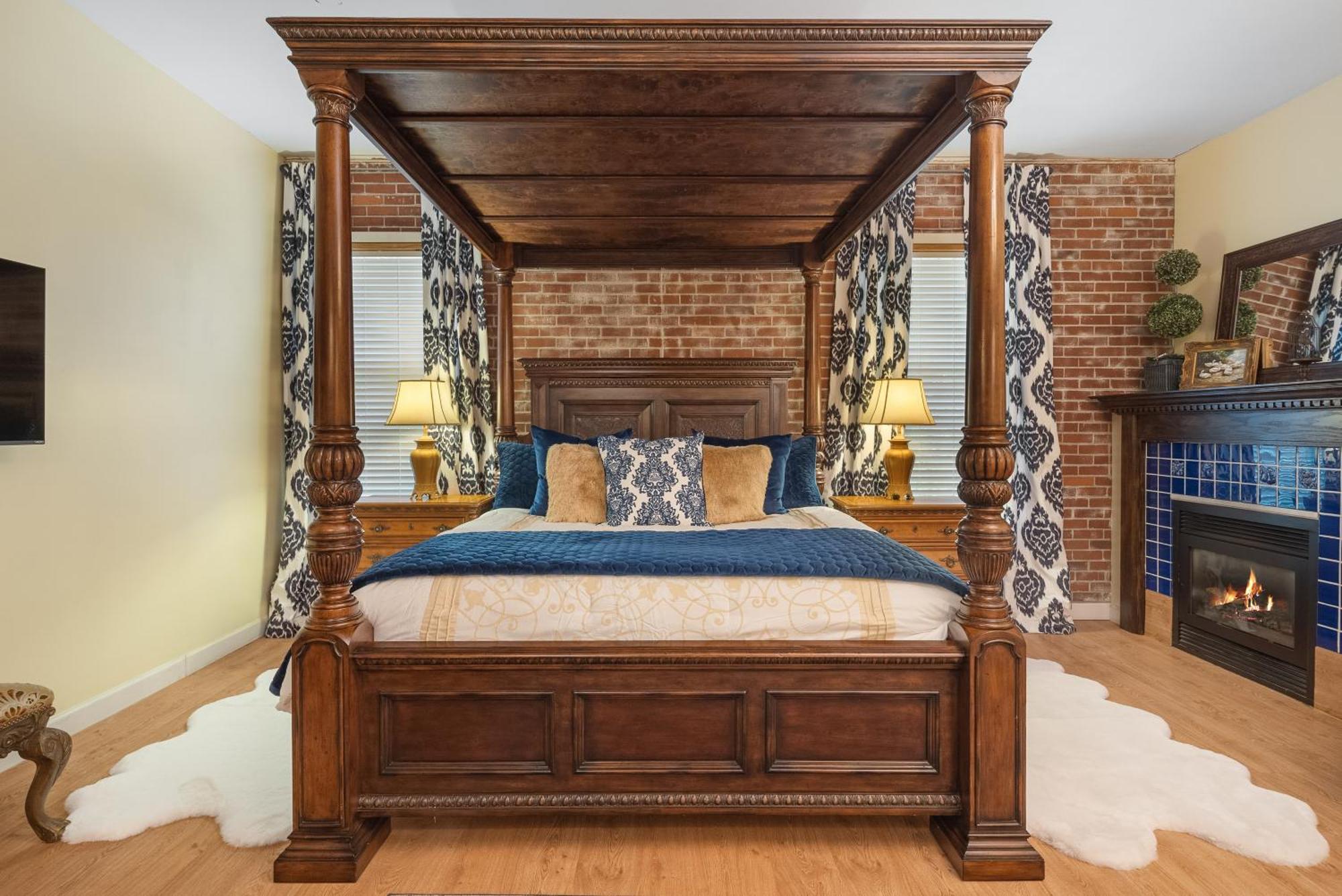 Beland Mansion-royal Crown Suite!
