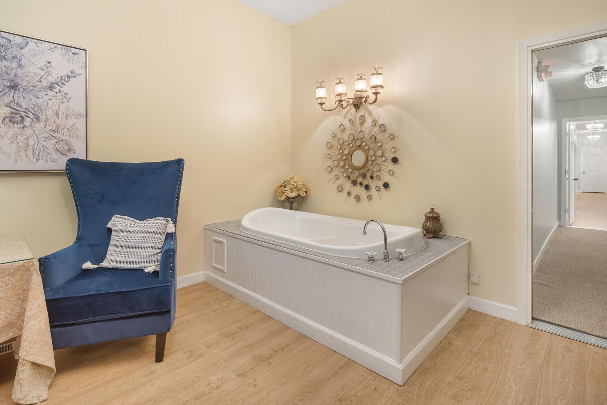 Beland Mansion-royal Crown Suite! Holiday home Fort Smith